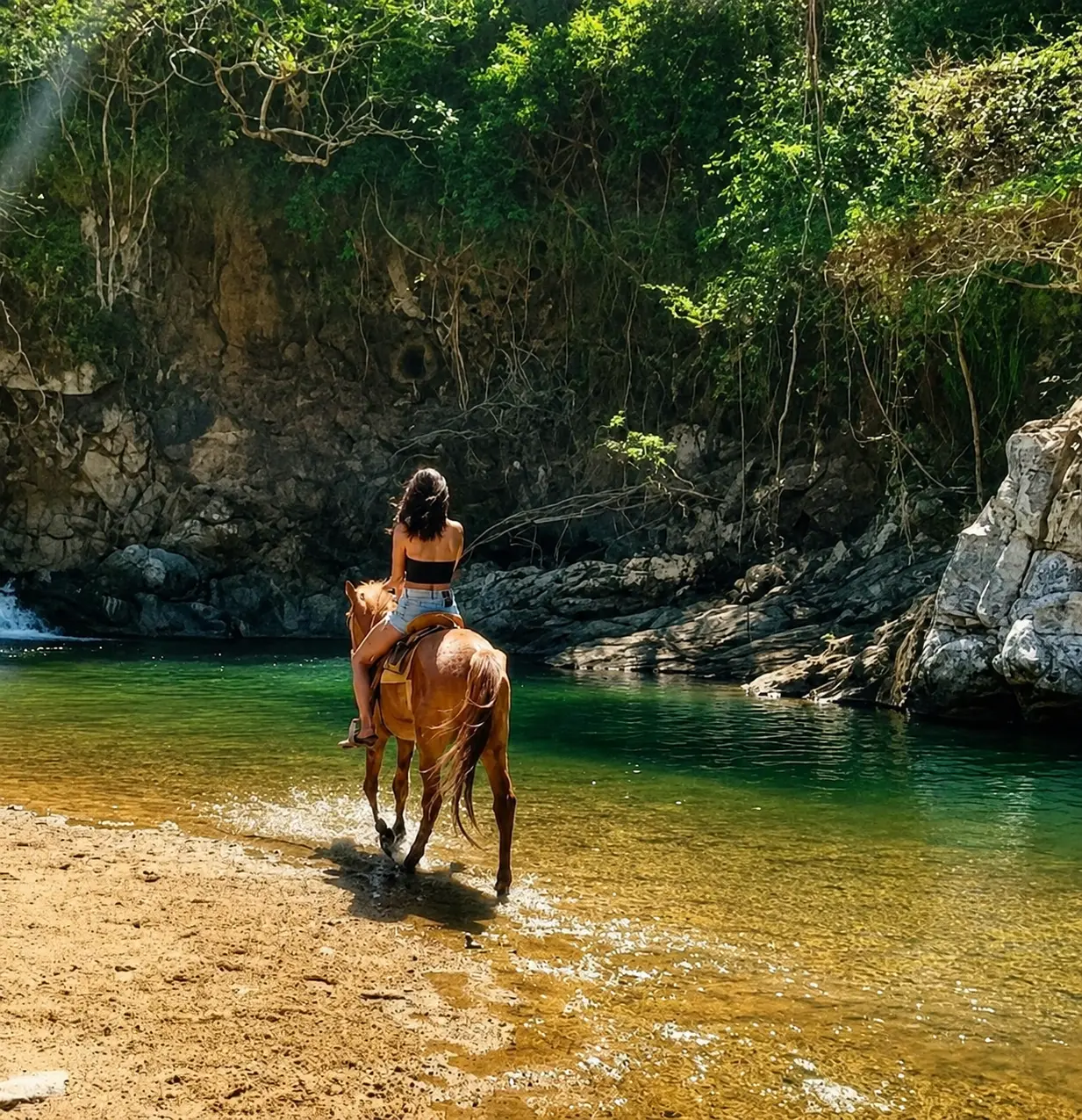 Horseback ride along the river in Quimixto