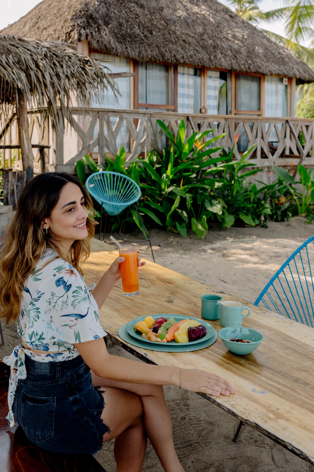 Desayuno natural frente a la palapa en Amaca Beach