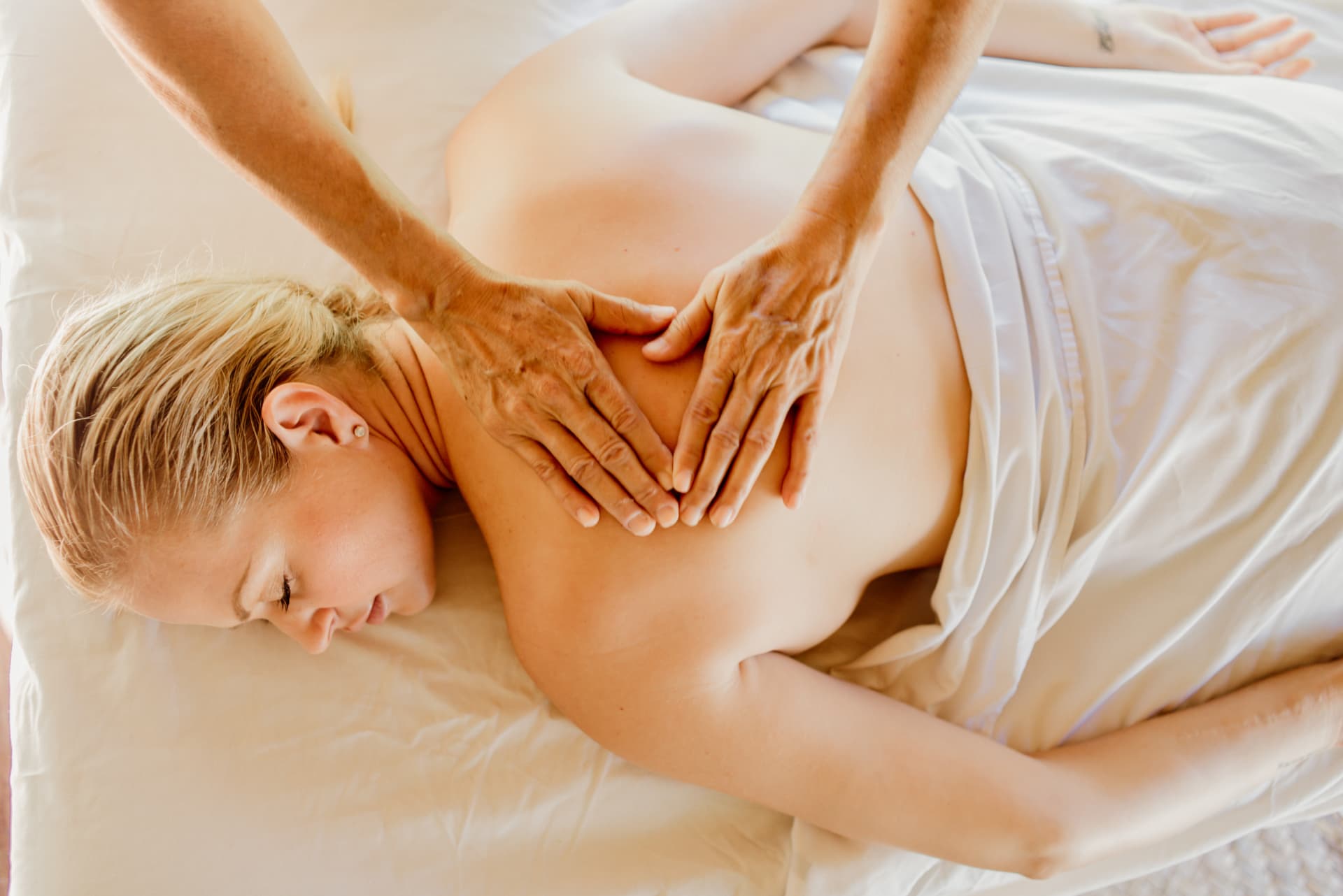 Relaxing massage at the Amaca Beach Retreat spa