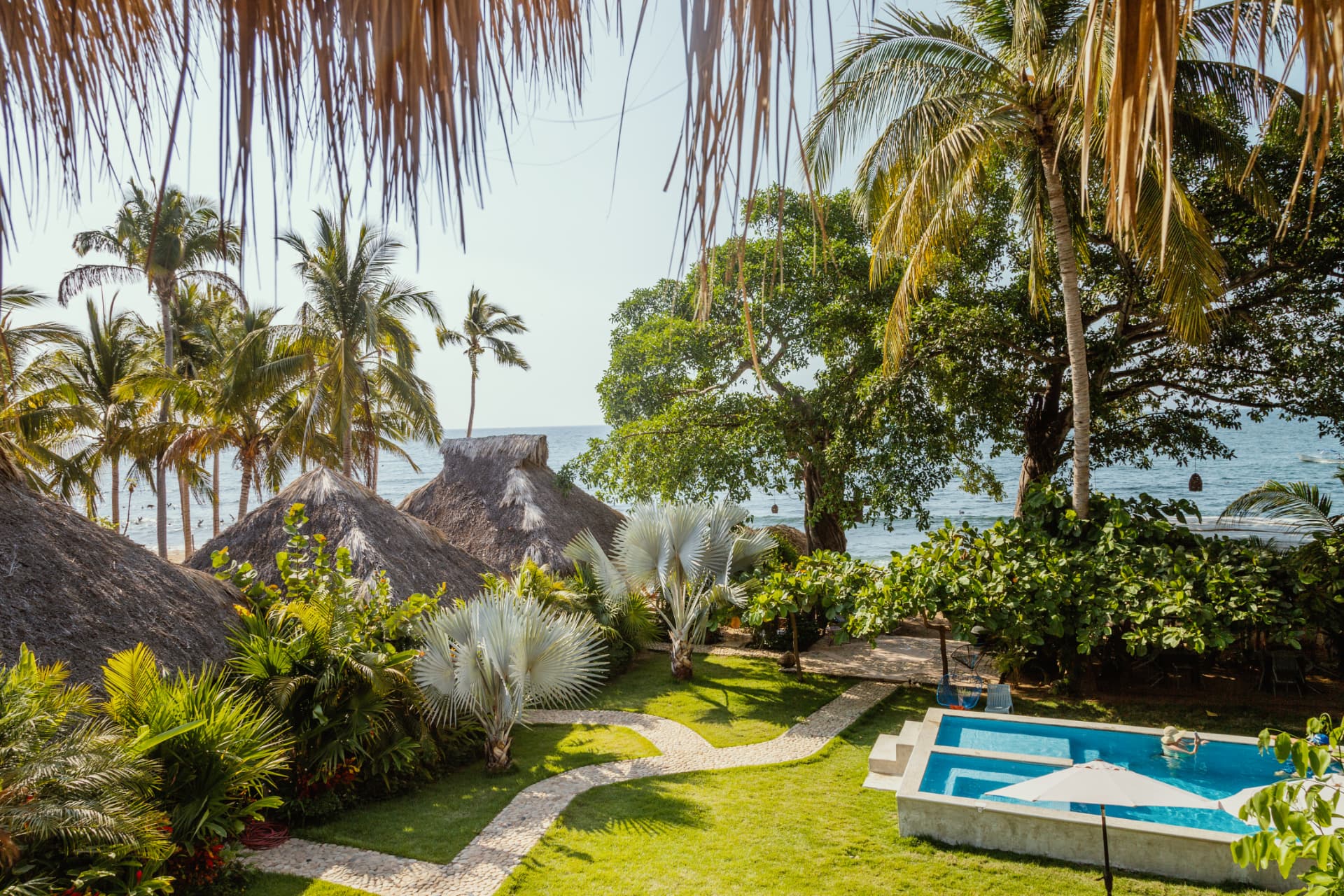 View of the garden and pool with the ocean behind