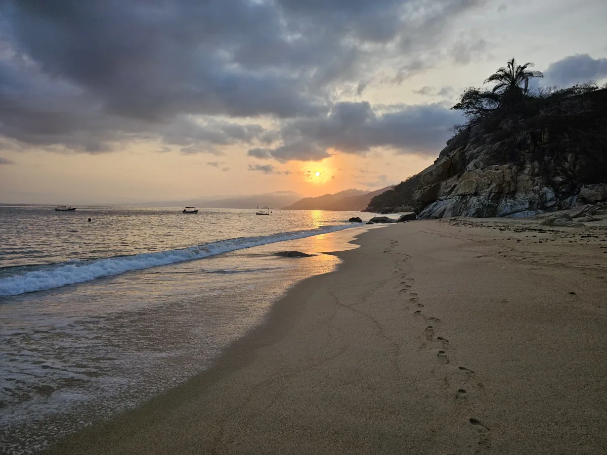 Sunset on the Quimixto coast